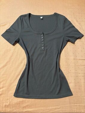 Classic Ribbed Scoop Neck Button-Front Henley Top - Charcoal